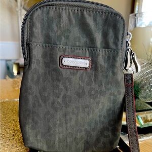 Baggallini cheetah print cross body bag.